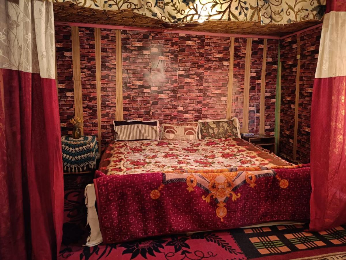 Island Homestay Srīnagar Esterno foto
