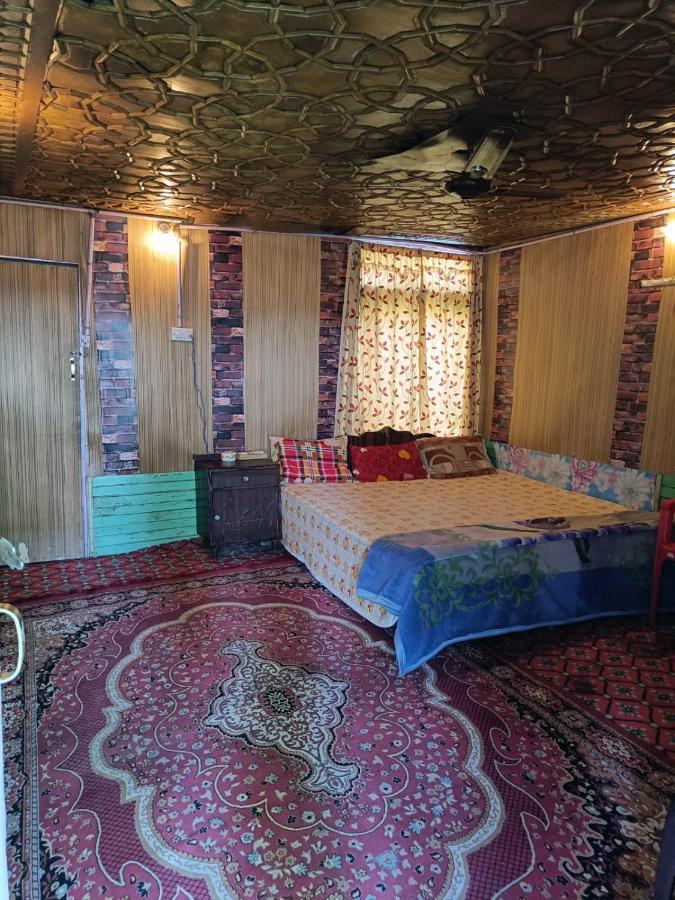 Island Homestay Srīnagar Esterno foto